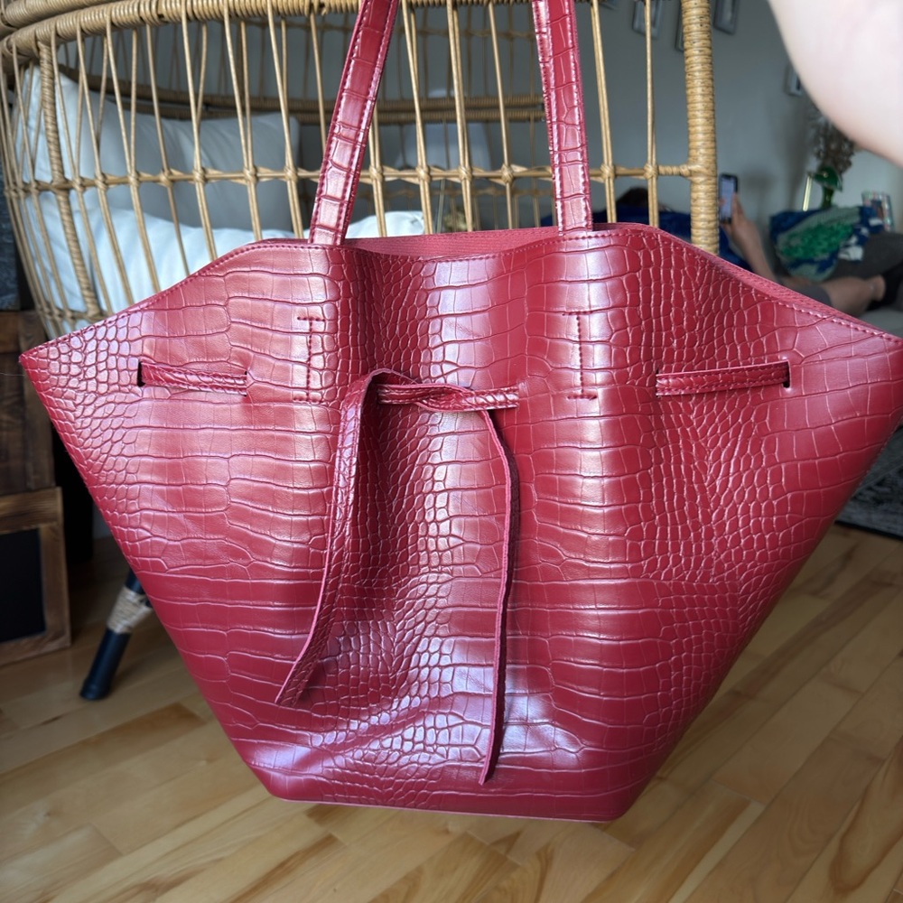 Elegant Red Crocodile-Embossed Tote Bag